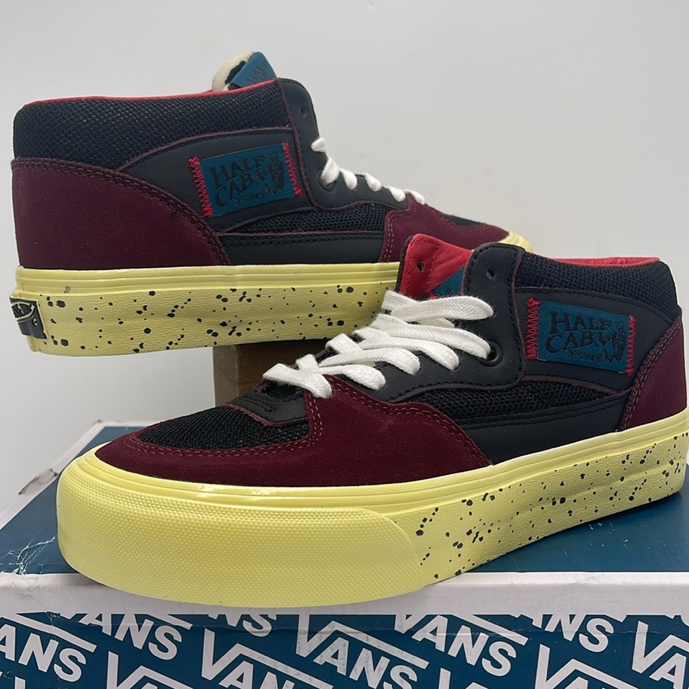 Vans WMNS Half Cab VIt L Vintage Sport Port Royale
VN0A5KC7FSJ
Sneakers - Picture 9 of 16